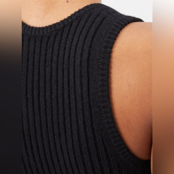 Khaite Scoop-Neck Ribbed Cashmere-Blend Cropped Top - NWT - Size XS - Picture 4 of 5